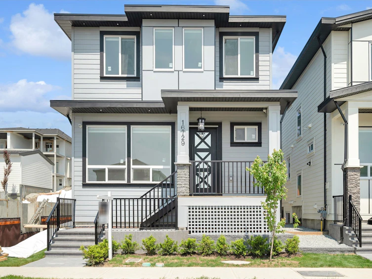 16729 15a Avenue, Surrey, BC, V3Z 9M4