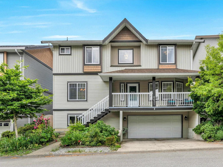 6631 205a Street, Langley, BC, V2Y 2X8