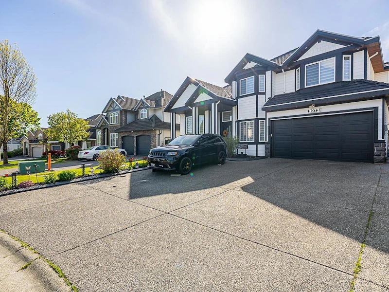 9073 141b Street, Surrey BC V3V 8E2