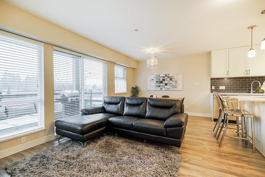 309-15735 Croydon Drive, Surrey, BC, V3Z 2L5
