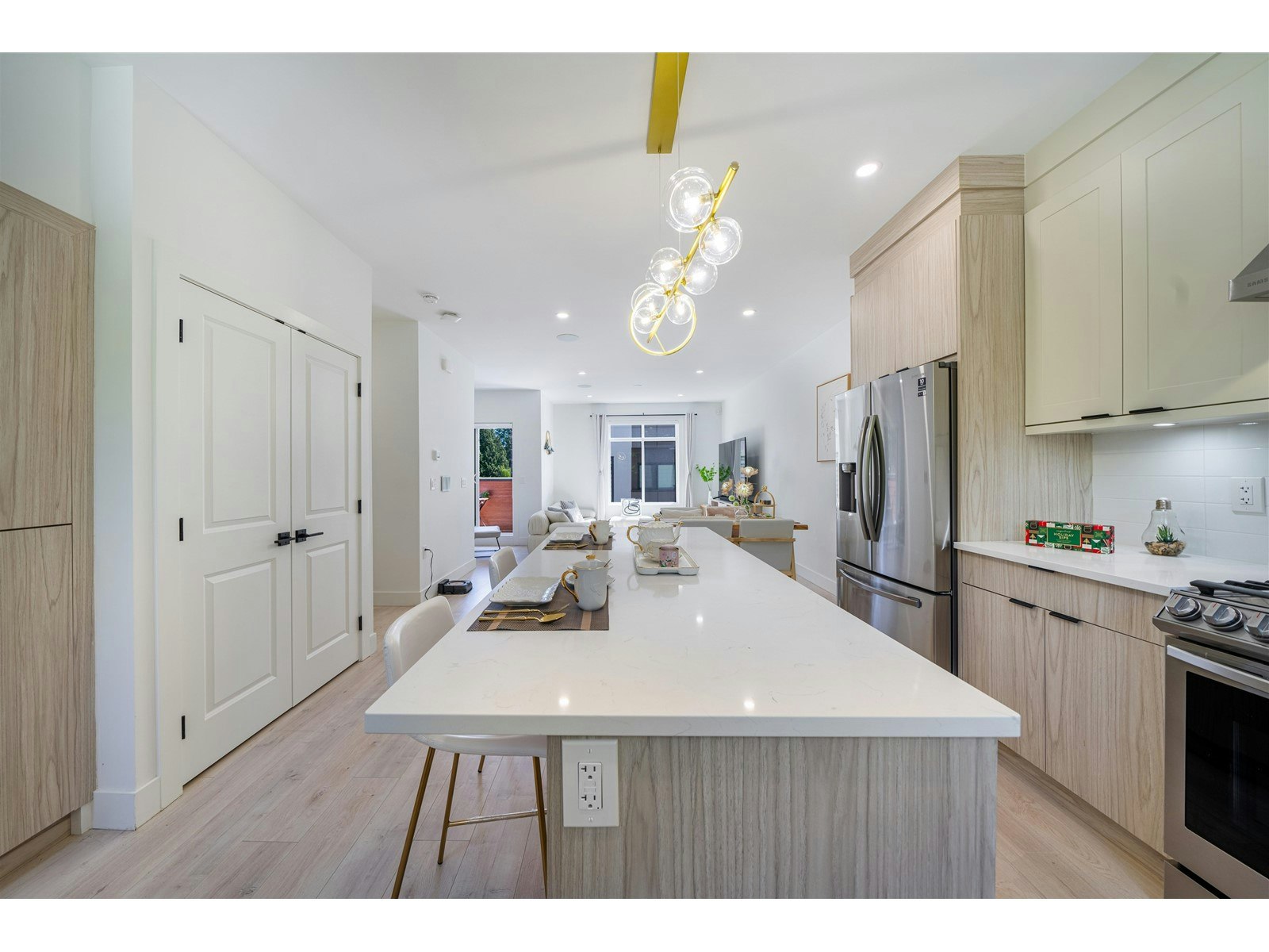 18-15950 Alder Place, Surrey, BC, V4A 0C9