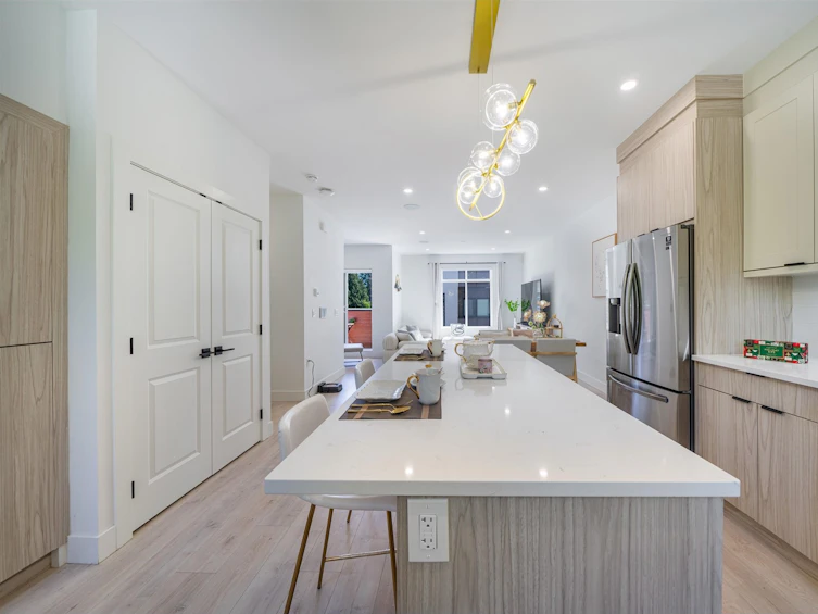 18-15950 Alder Place, Surrey, BC, V4A 0C9