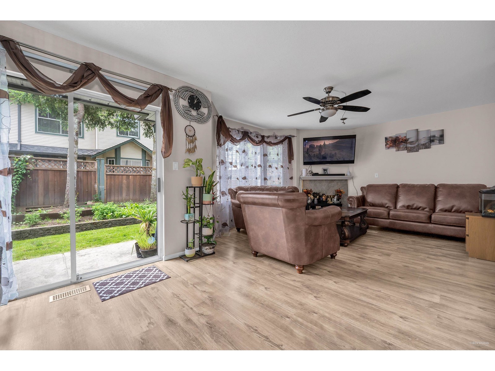 107-8655 King George, Surrey, BC, V3W 5C4