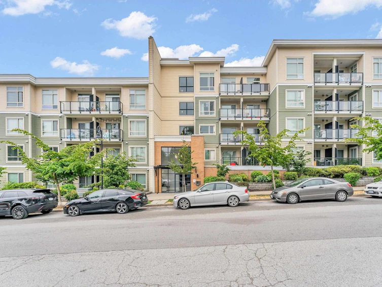 523-13789 107a Avenue, Surrey, BC, V3T 0B8