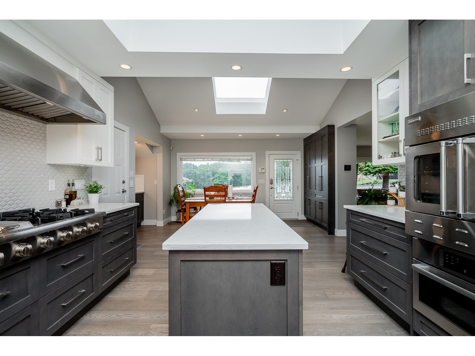 16333 90 Avenue, Surrey, BC, V3R 1B1