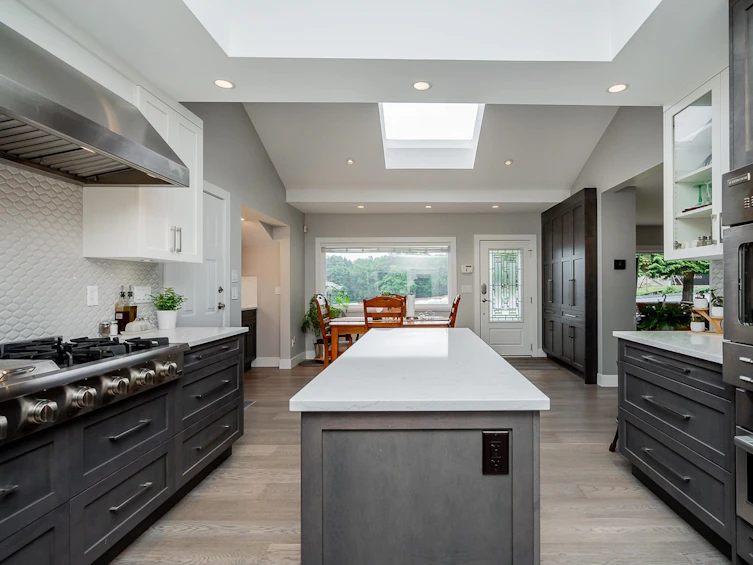 16333 90 Avenue, Surrey, BC, V3R 1B1