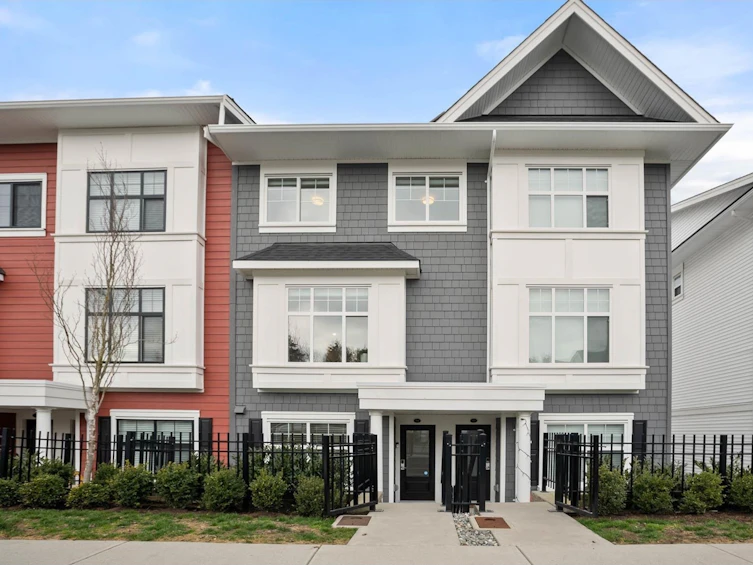 100-27735 Roundhouse Drive, Abbotsford, BC, V4X 0B9