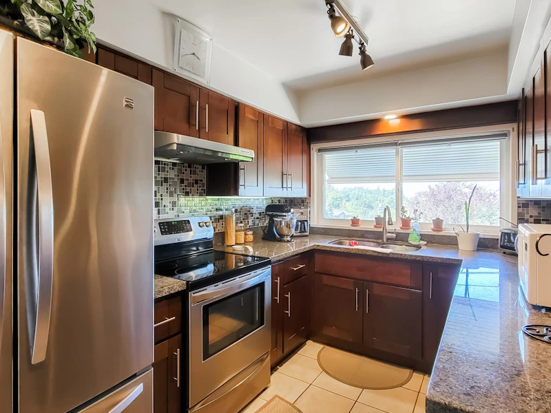11326 136th Street, Surrey BC V3R 3C1