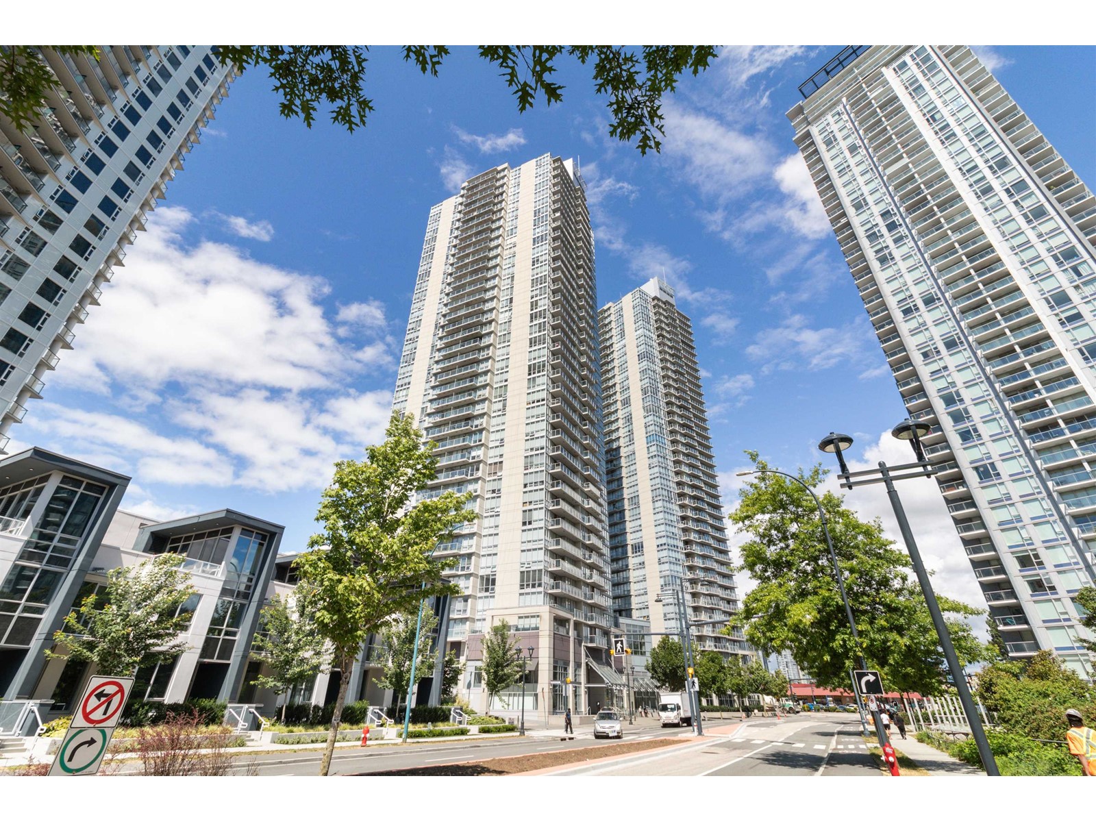 1706-9981 Whalley, Surrey, BC, V3T 0G6