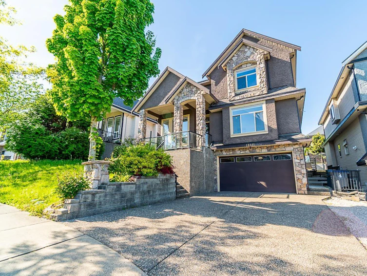 18911 55 Avenue, Surrey, BC, V3S 5J8