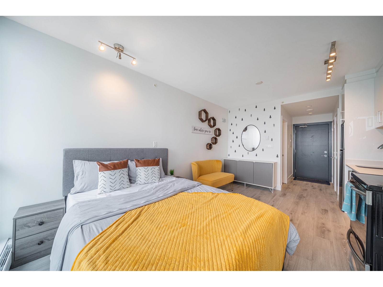 2211-13438 Central Avenue, Surrey, BC, V3T 0N2