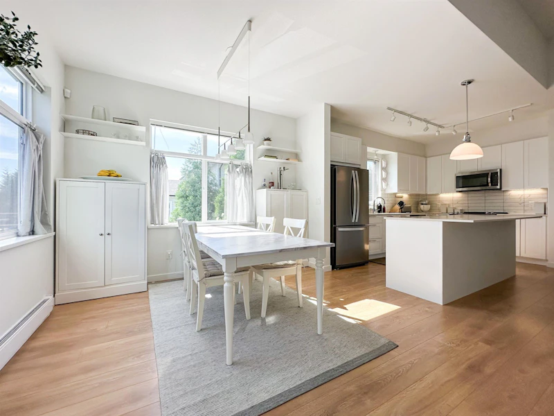 201 - 18505 Laurensen Place, Surrey BC