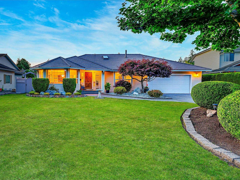 14067 19th Avenue, Surrey BC V4A 8C1
