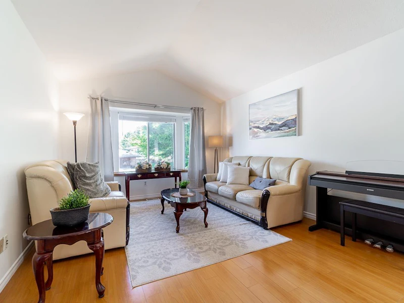 15170 98th Avenue, Surrey BC V3R 8T2