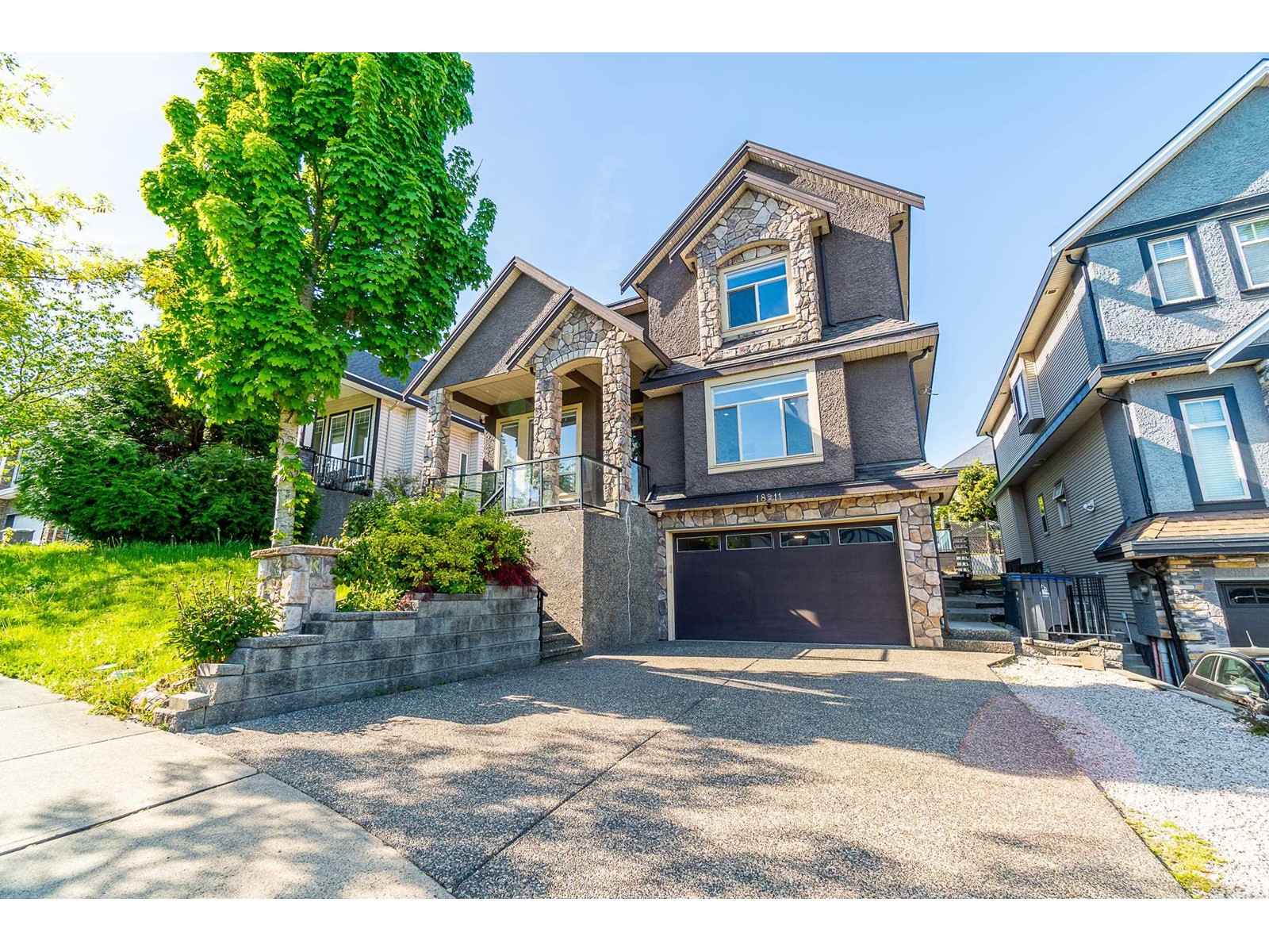 18911 55 Avenue, Surrey, BC, V3S 5J8