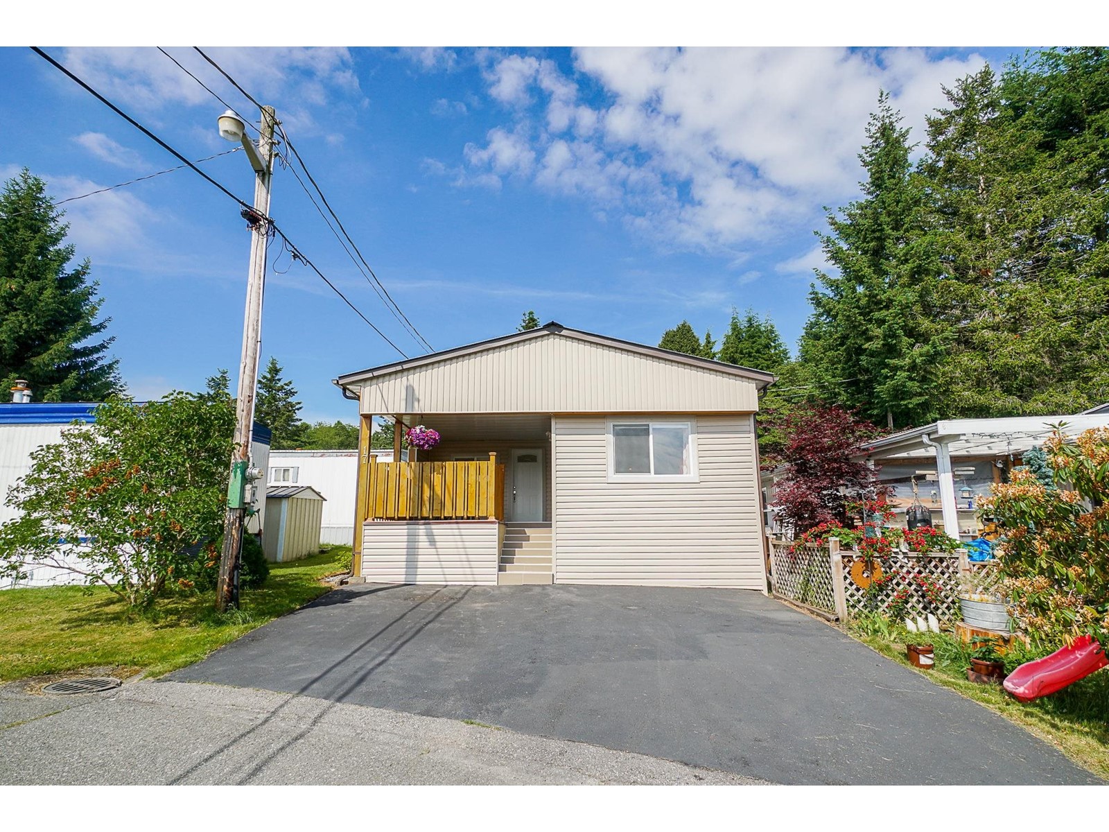 17-6280 King George, Surrey, BC, V3X 1E9