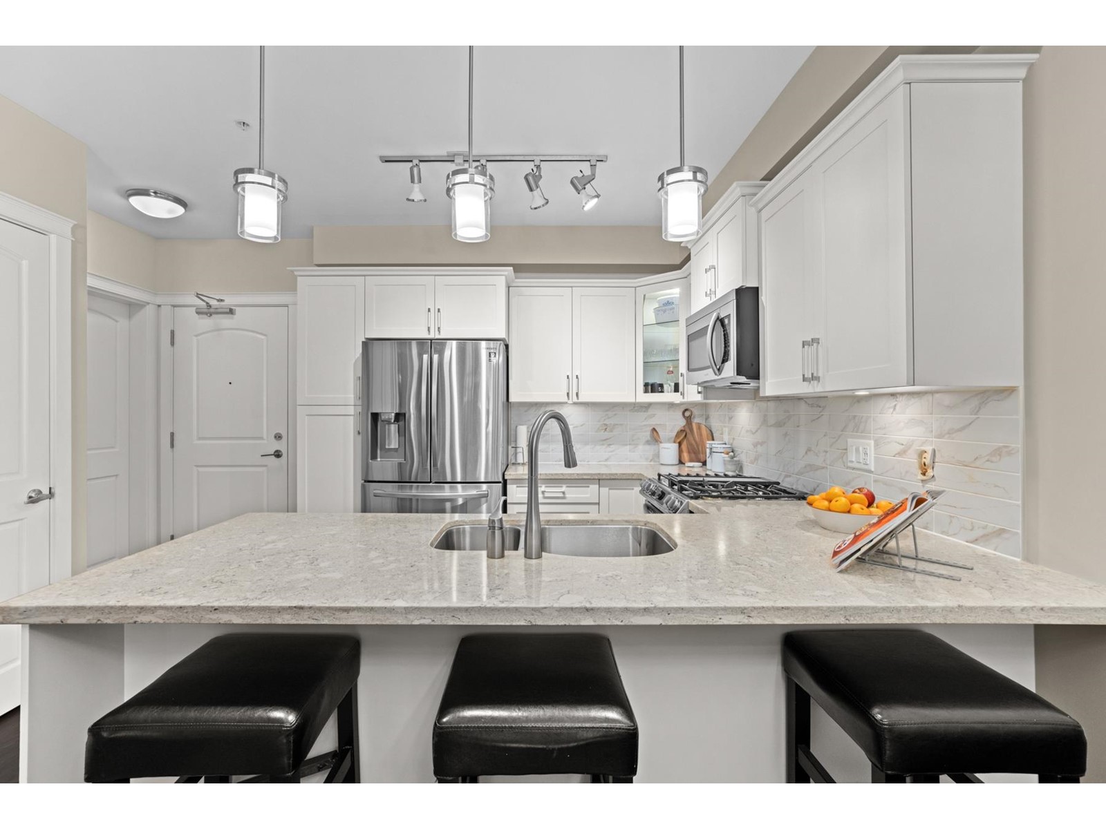 205-3535 146a Street, Surrey, BC, V4P 0H2