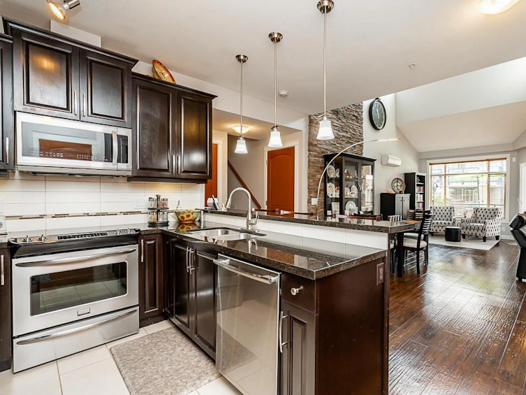 528-8288 207a, Langley, BC, V2Y 0L2
