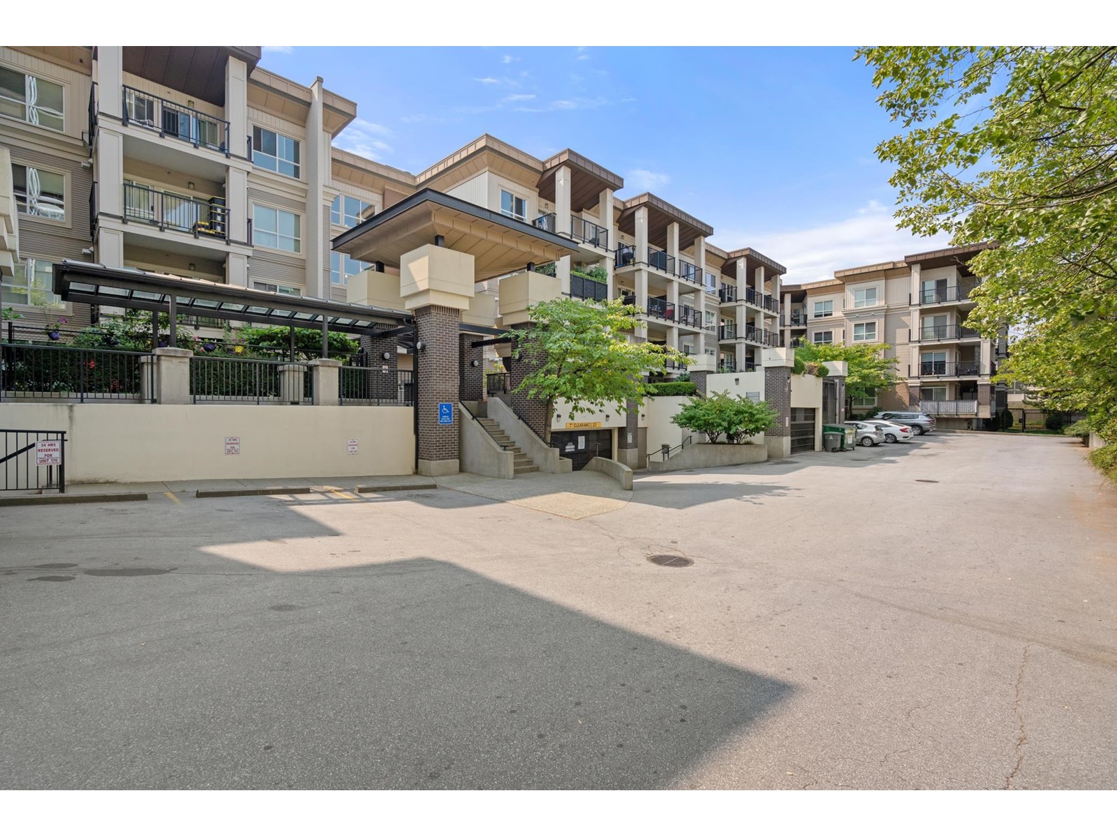 416-9655 King George, Surrey, BC, V3T 0C7