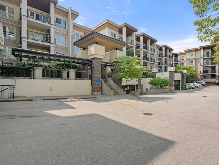 416-9655 King George, Surrey, BC, V3T 0C7