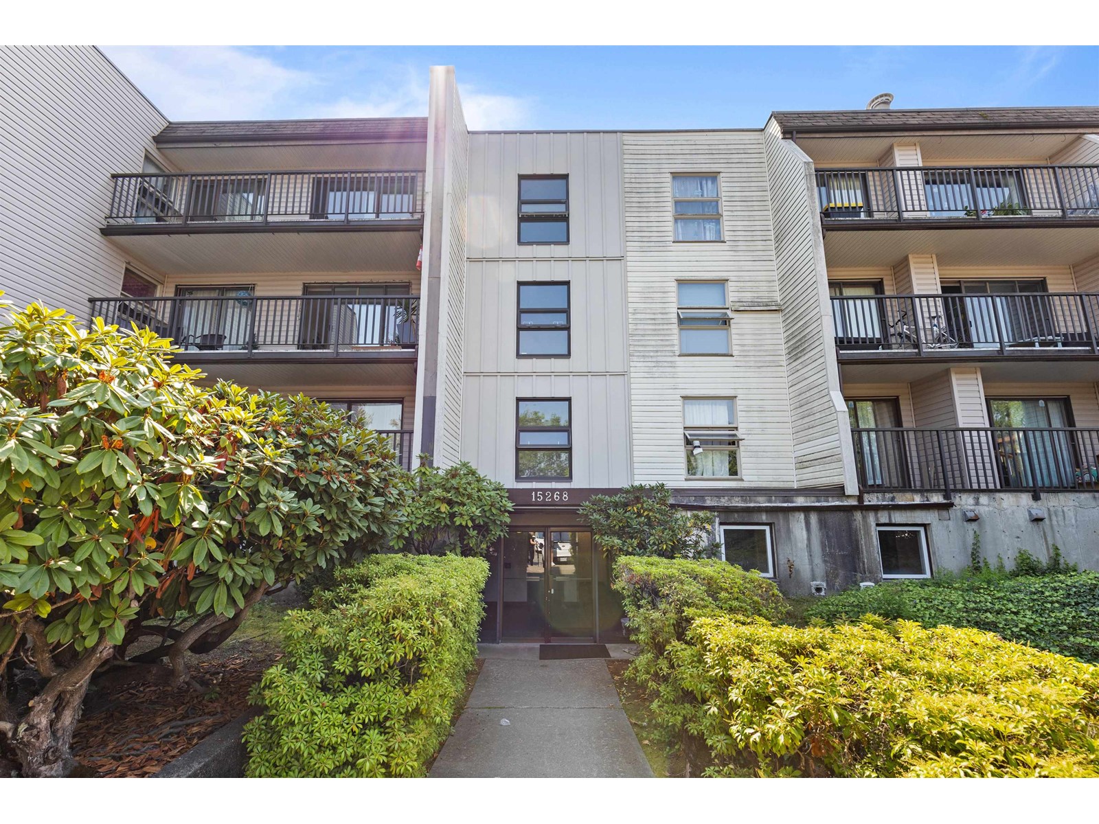 212-15268 100 Avenue, Surrey, BC, V3R 7V1