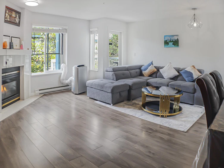 304-10675 138a, Surrey, BC, V3T 4L2