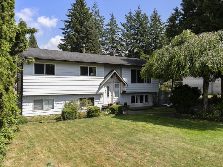 7552 142 Street, Surrey, BC, V3W 5N8