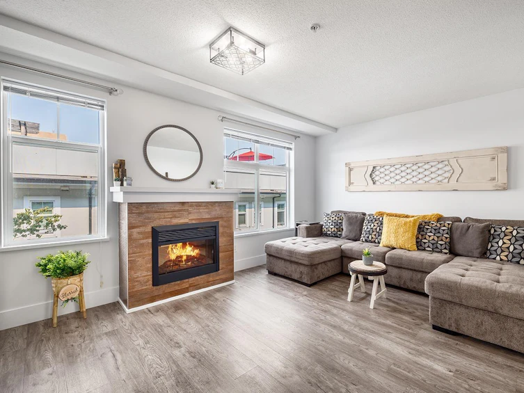 39-15833 26 Avenue, Surrey, BC, V3Z 2X5