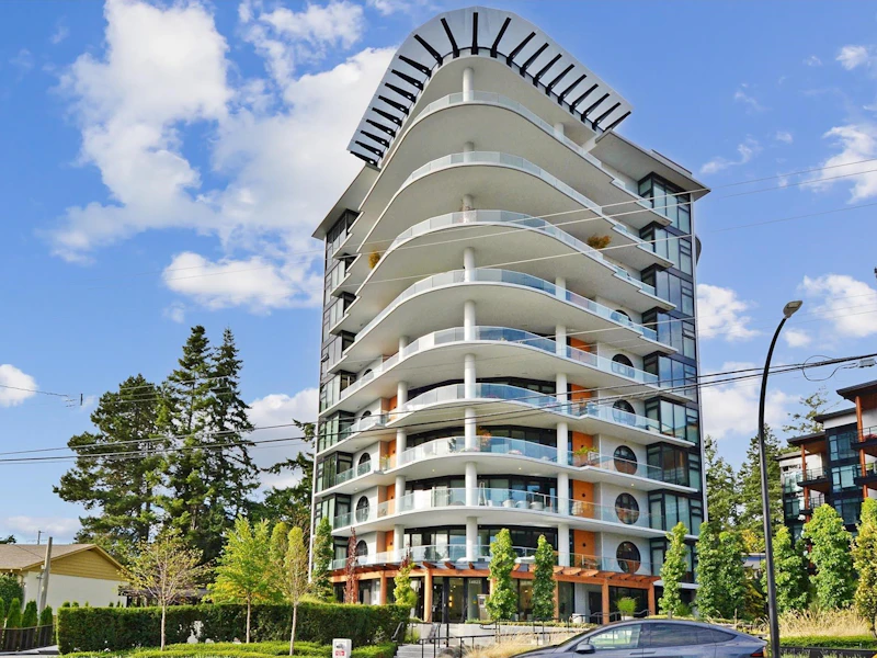 702 - 14825 Thrift Avenue, Surrey BC