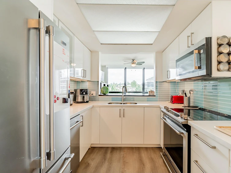 802-10899 University Drive, Surrey, BC, V3T 5V2