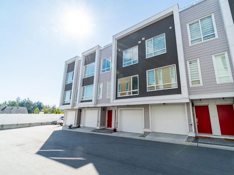 19-19628 55a, Langley, BC, V3A 0M6