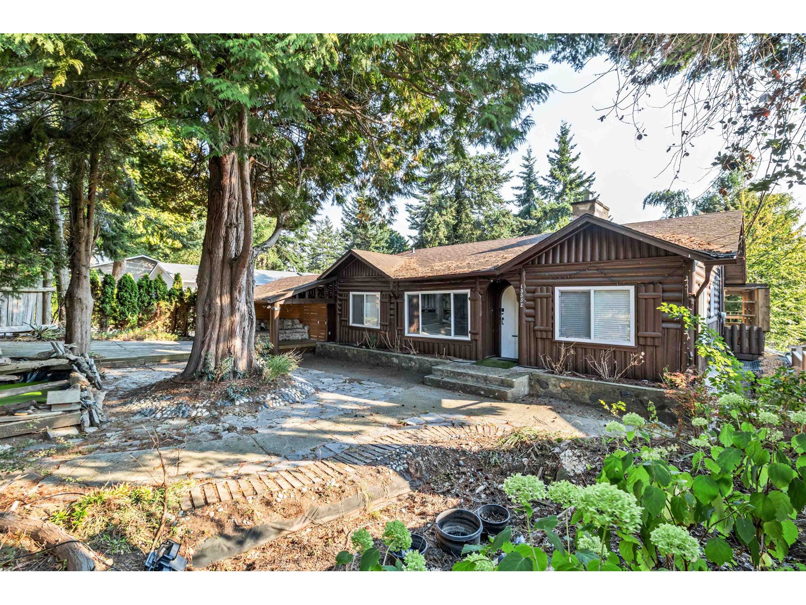 13552 16 Avenue, Surrey, BC, V4A 1P5