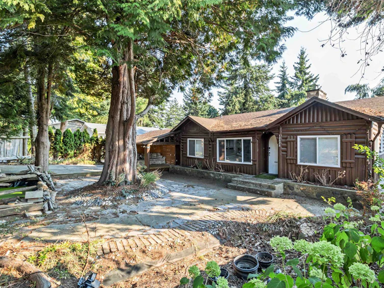13552 16 Avenue, Surrey, BC, V4A 1P5