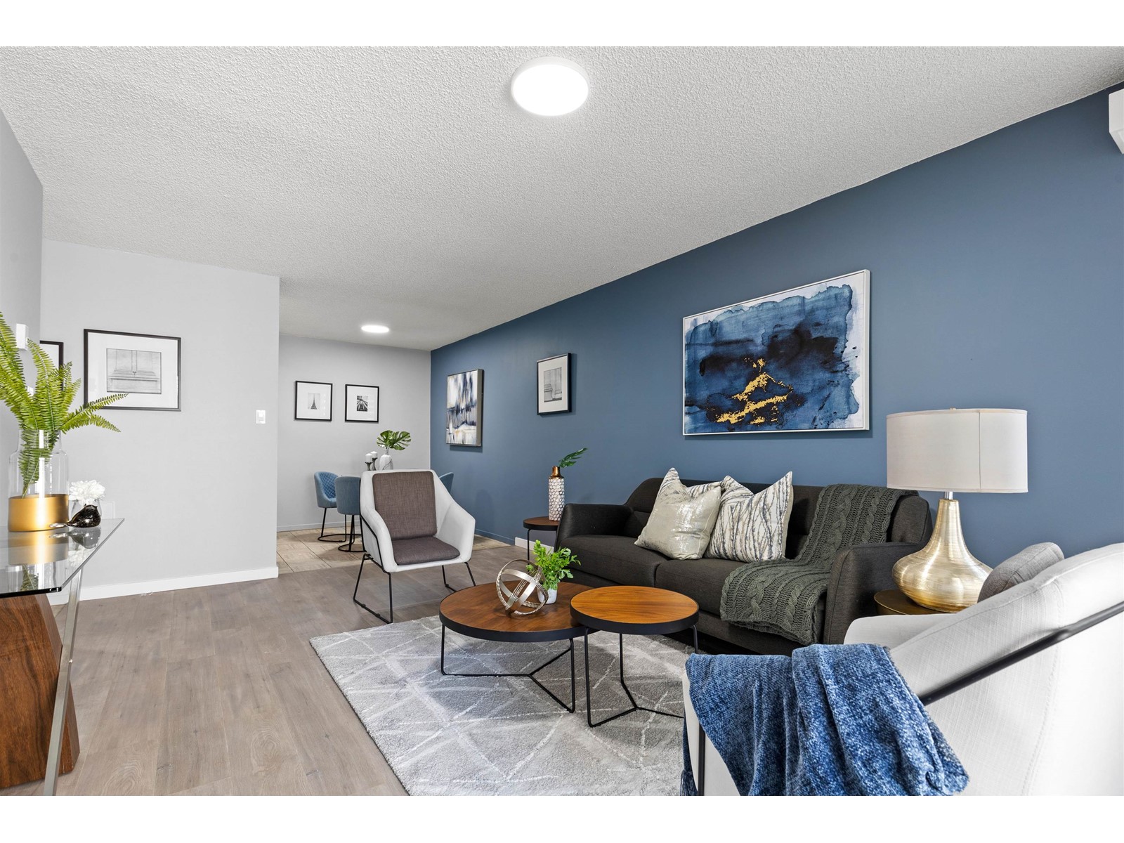 212-15268 100, Surrey, BC, V3R 7V1