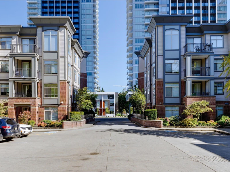 413 - 10499 University Drive, Surrey BC V3T 0A4