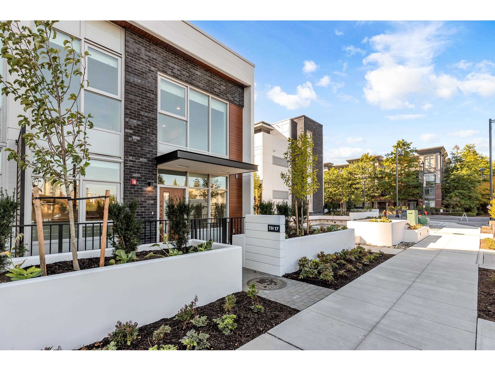 TH17-13428 105, Surrey, BC, V3T 2B2 - 2