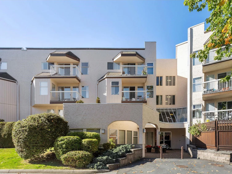 303-1860 East Southmere, Surrey, BC, V4A 6Y7
