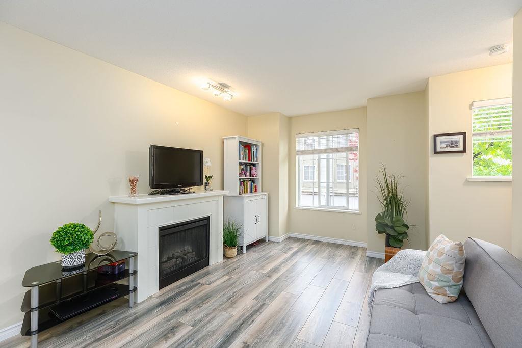 2-14855 100, Surrey, BC, V3R 2W1