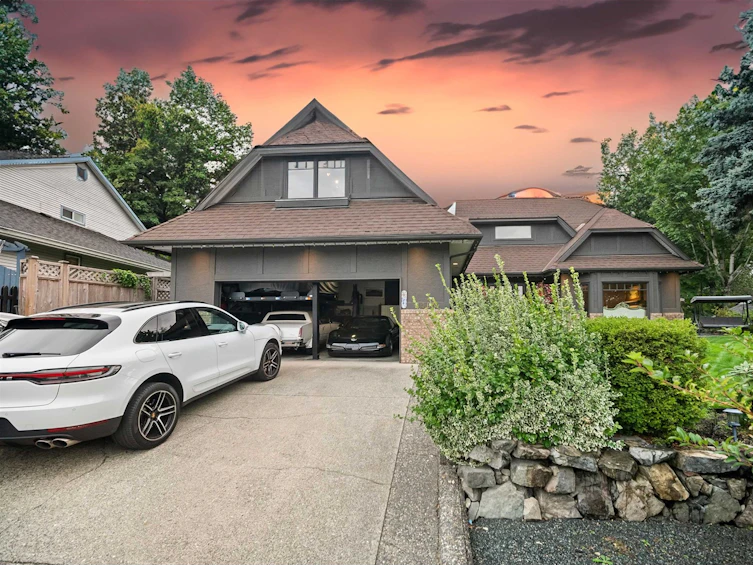 2465 Mountain Drive, Abbotsford, BC, V3G 1E9