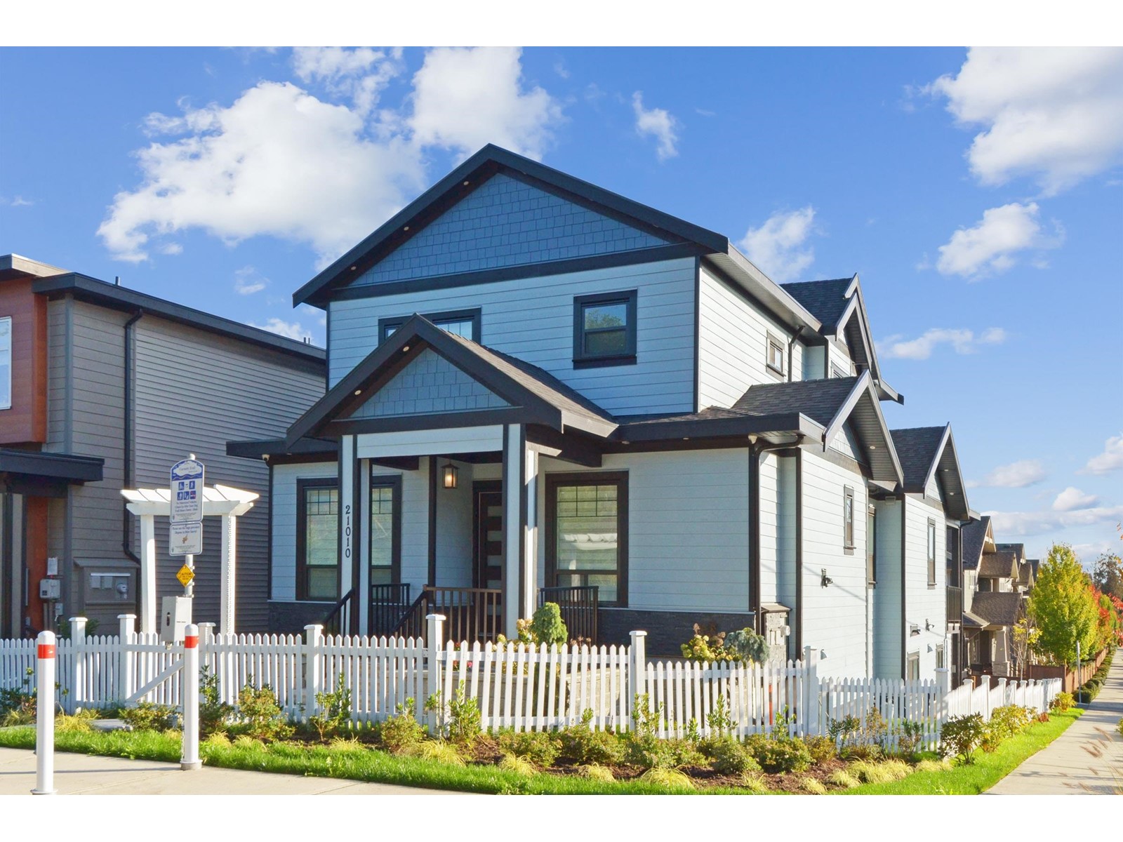 21010 72 Avenue, Langley, BC, V2Y 2R6
