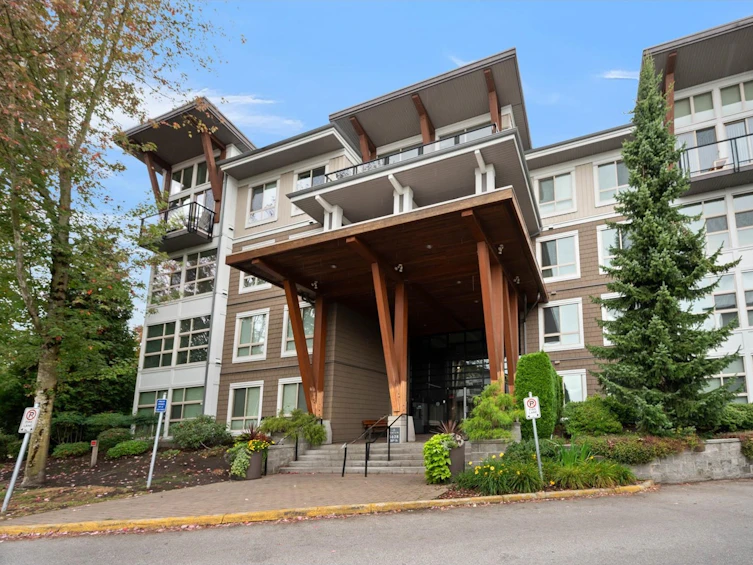 325-6628 120, Surrey, BC, V3W 1T7