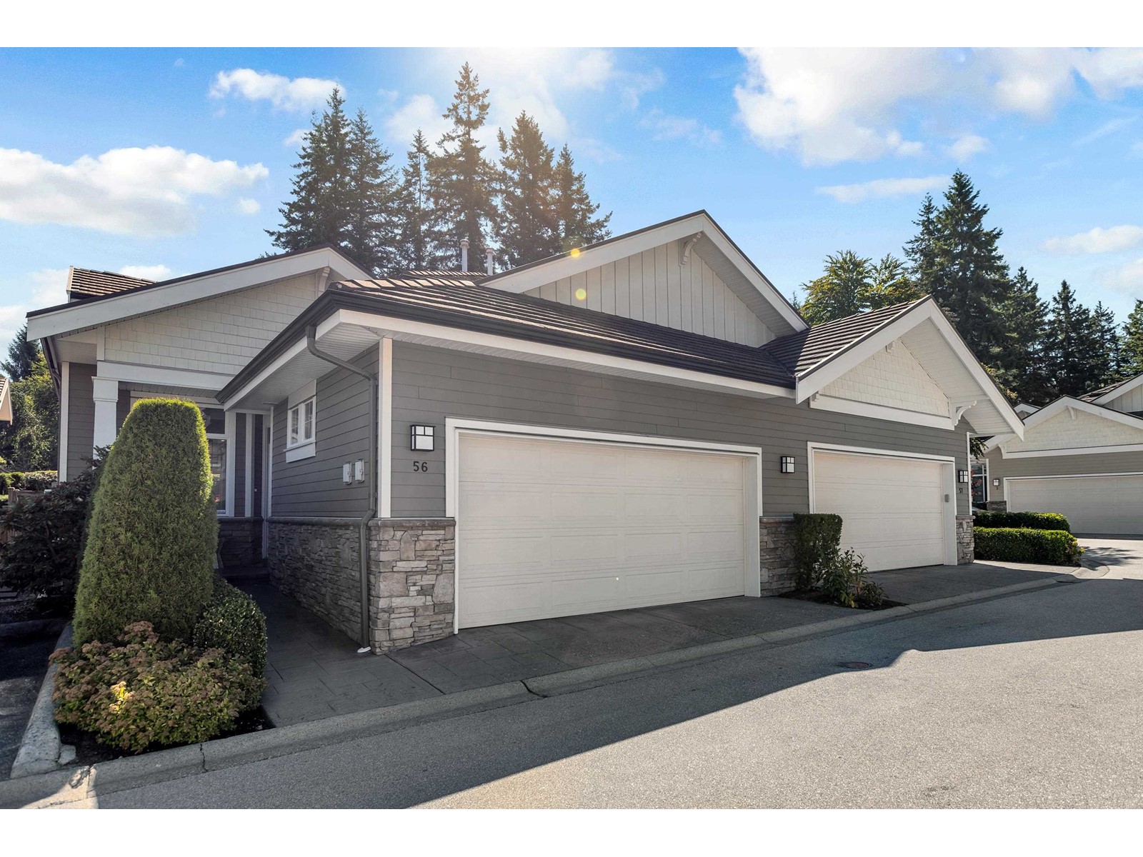 56-14655 32, Surrey, BC, V4P 3R6