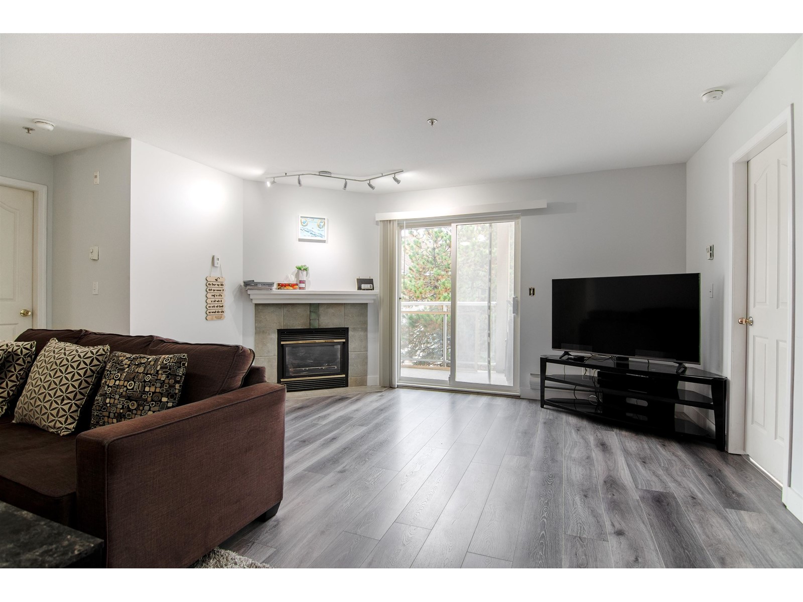 406-8110 120a, Surrey, BC, V3W 3P3
