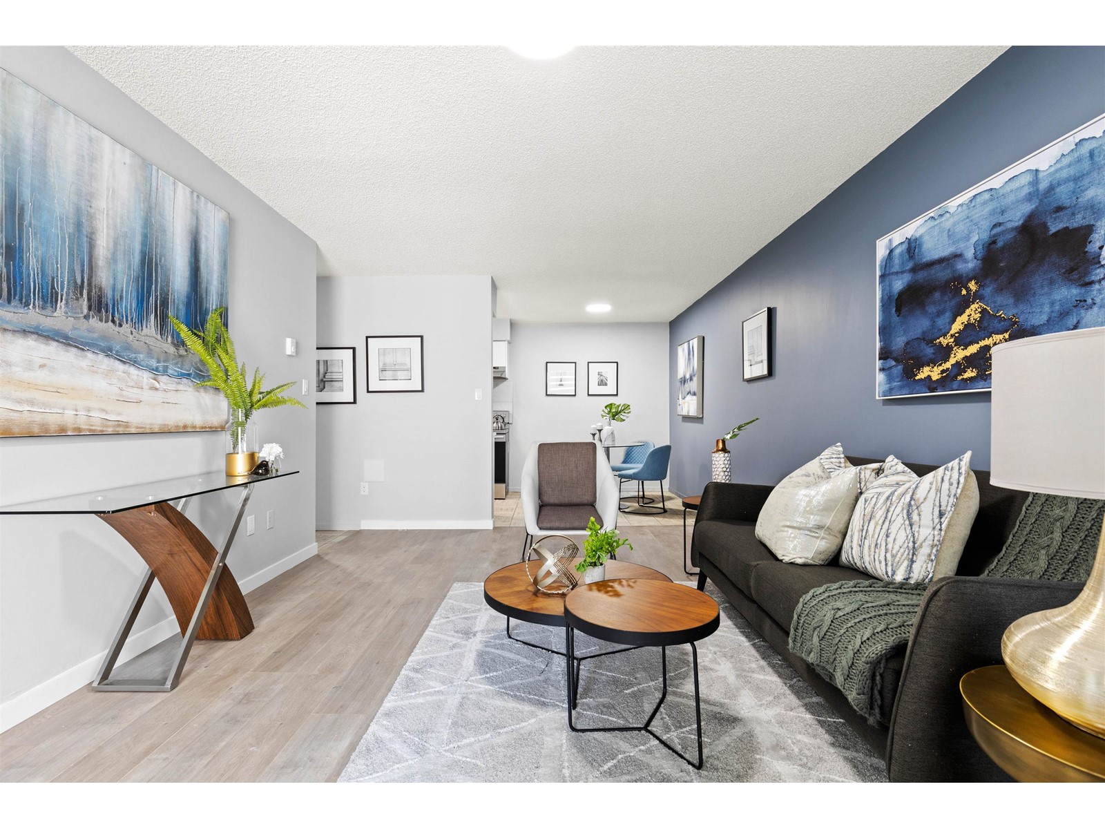 212-15268 100, Surrey, BC, V3R 7V1