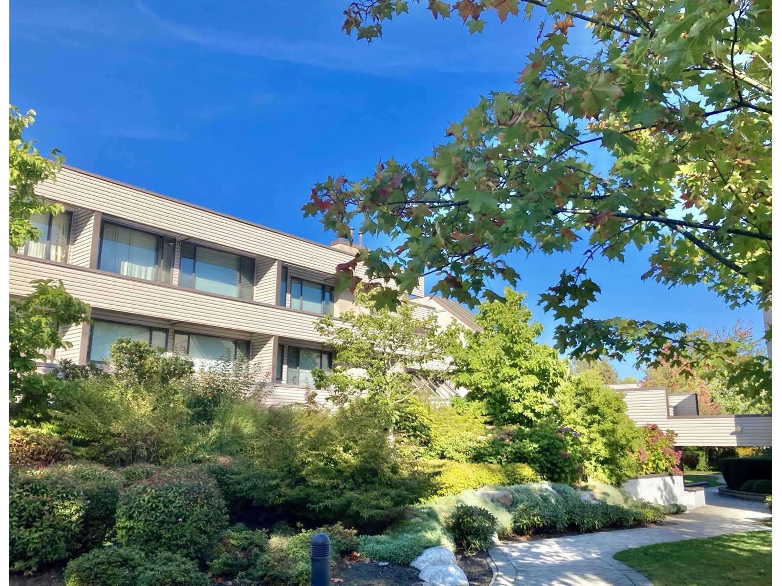 309-15275 19, Surrey, BC, V4A 1X6