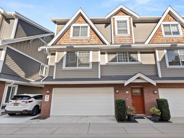 57-15988 32, Surrey, BC, V3Z 2J4