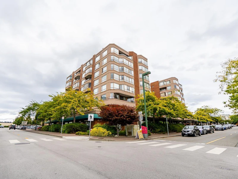 709 - 15111 Russell Avenue, Surrey BC V4B 2P4