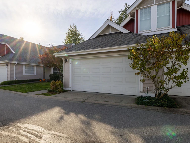 25-16995 64, Surrey, BC, V3S 0V9