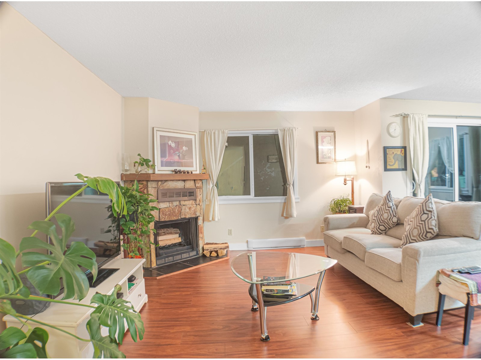 208-7150 133, Surrey, BC, V3W 7Z7