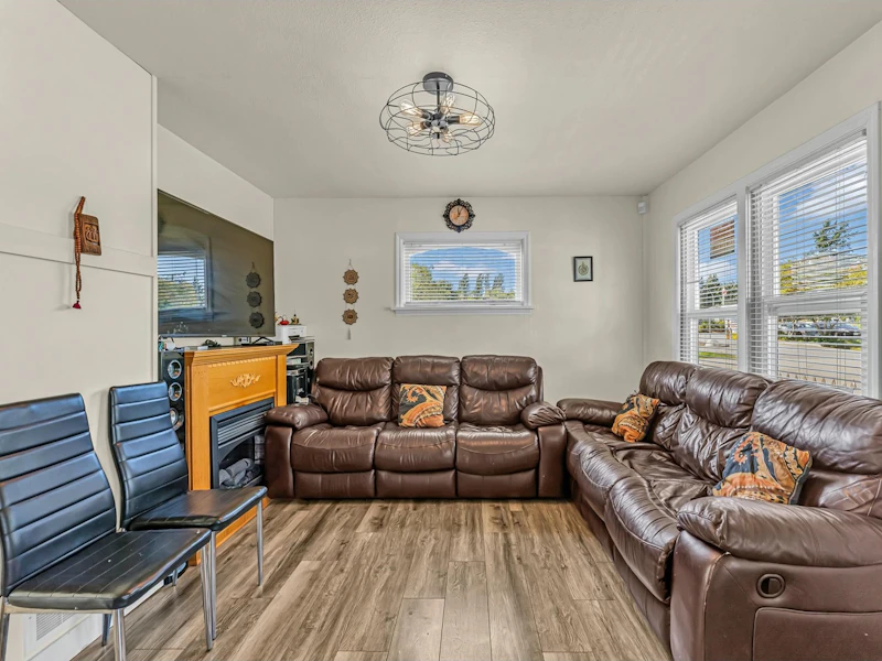12684 114b Avenue, Surrey BC V3V 3P5